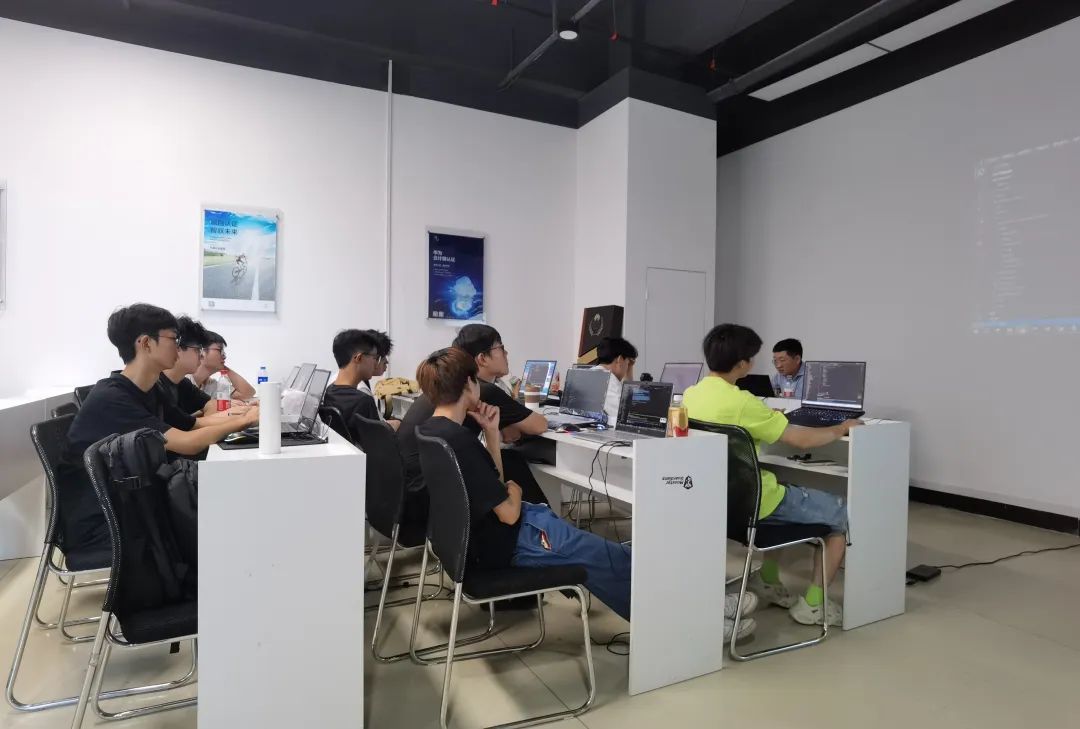 暑期首場(chǎng)華為云移動(dòng)應(yīng)用開(kāi)發(fā)師資培訓(xùn)在泰豪動(dòng)漫學(xué)院舉辦，賦能動(dòng)漫人才培養(yǎng)新動(dòng)能